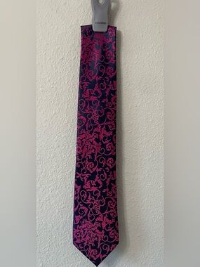 Hisdern Tie  Men's Floral Scroll Tie - Navy and Fuchsia